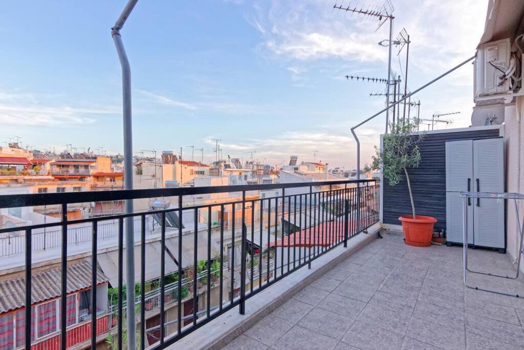 Big Terrace Near Metro And Athens Center Apartment Luaran gambar
