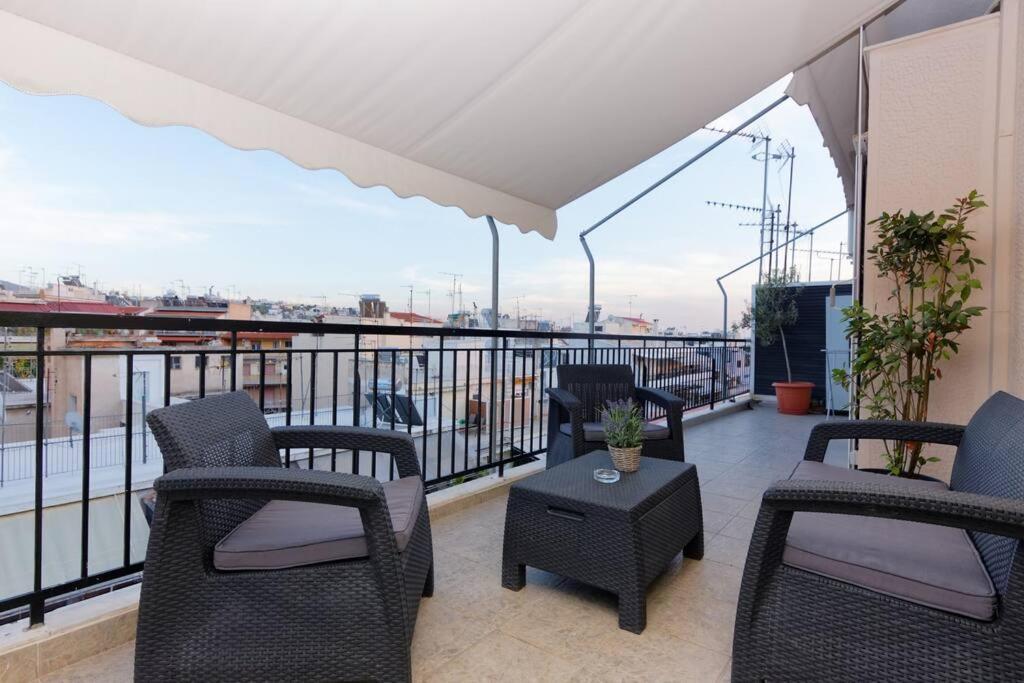 Big Terrace Near Metro And Athens Center Apartment Luaran gambar